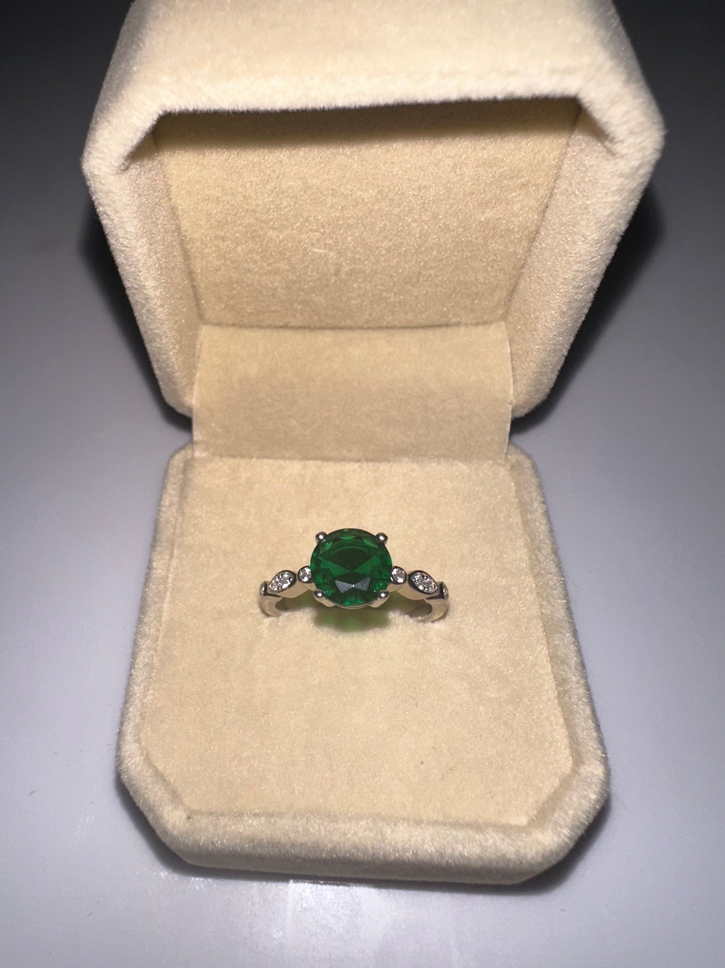 Anillo Verde Esmeralda